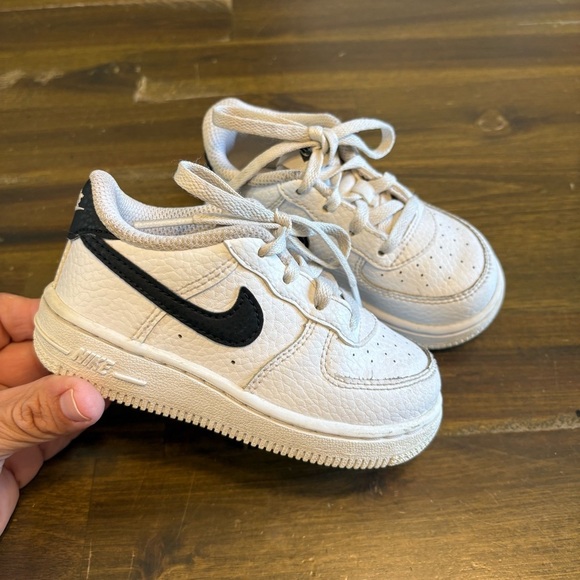 Nike Black Swish Air Force Sneaker Lace Up Toddler 7C - Picture 2 of 8